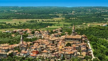 Foto TZ Buje grad panorama