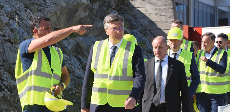 Premijer Plenković u obilasku gradilišta druge cijevi Tunela Učka - Foto Twitter Vlada RH