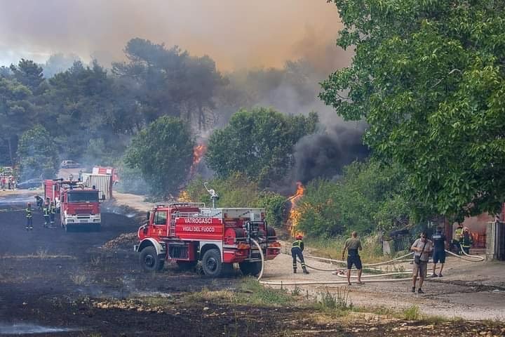 Požar u Puli - Foto Vatrogasci Rovinj