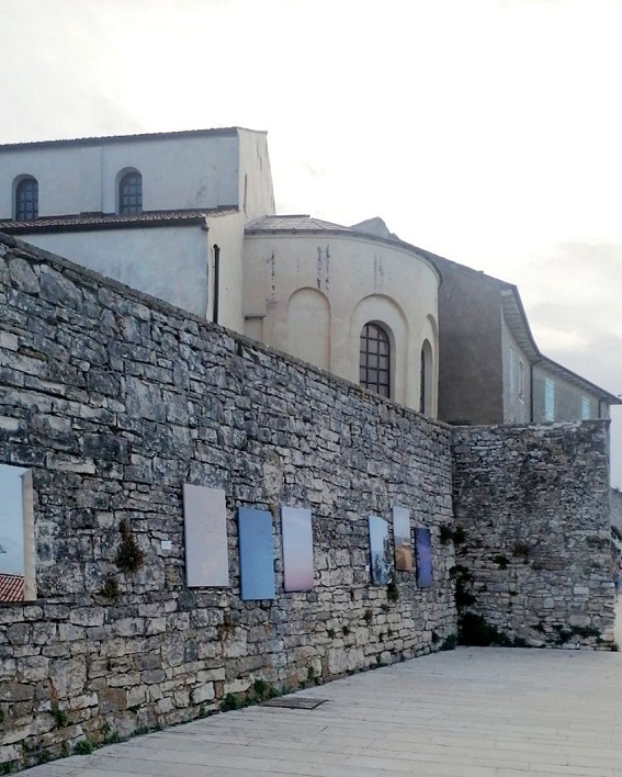 izložba Ane Knežević na lungomareu - Foto Grad Poreč