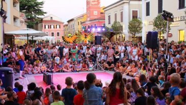 turisti gužva novigrad 2022 - foto tz novigrad kids day