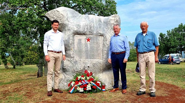 Vijenac na spomeniku na Vrbanovici