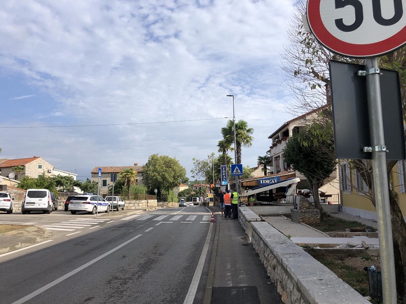 Postavljanje kamere za nadzor brzine u Funtani - Foto Tanja Kocijančić