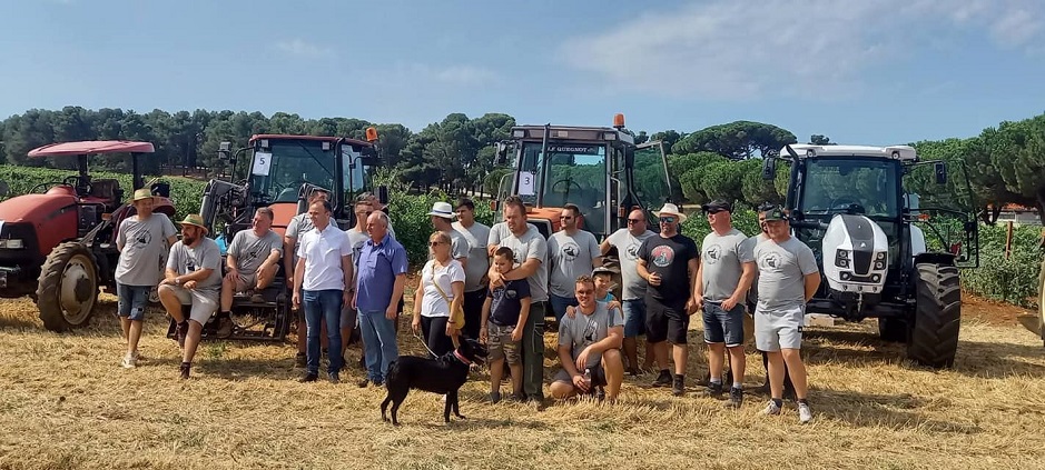 Svi zajedno na početku natjecanja - Foto Loris Peršurić Facebook