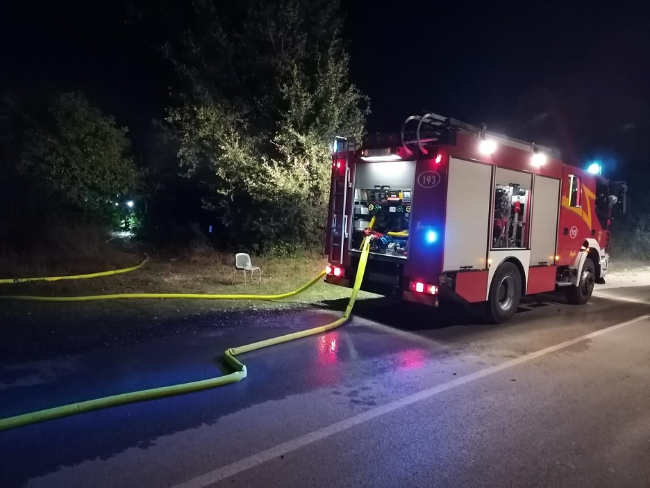 Požar hale u Ližnjanu - Foto Vatrogasci Pula