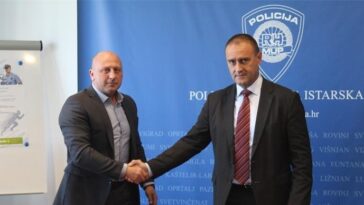 policija