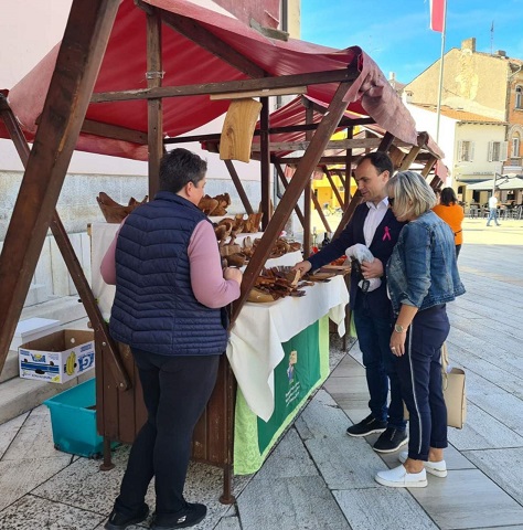 Foto Grad Poreč - Sajam poduzetništva na Trgu slobode