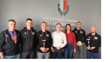 Članovi Running Foxa kod gradonačelnika Loris Peršurića - Foto Grad Poreč