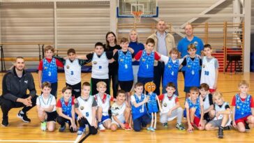 Košarkaški klub Poreč s novom maskotom - Foto Manuel Paljuh