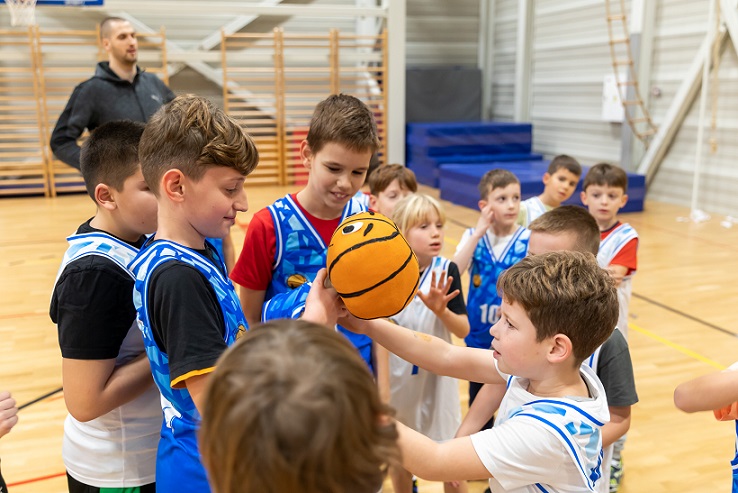 Košarkaški klub Poreč s novom maskotom - Foto Manuel Paljuh