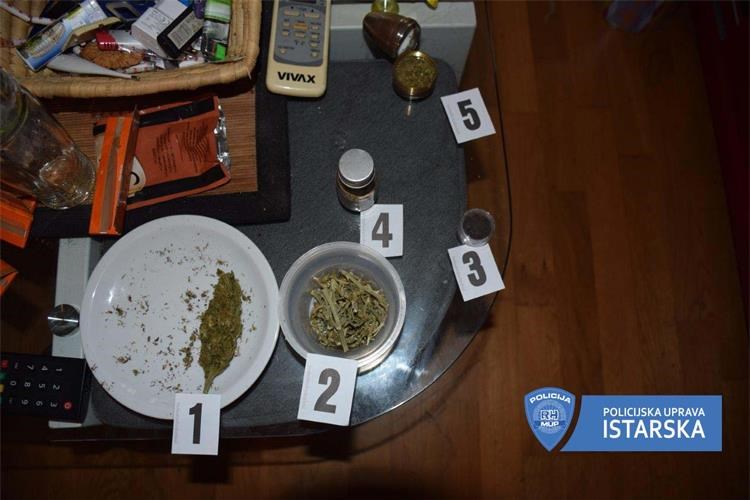 Foto Policijska uprava istarska - Velika zapljena droge