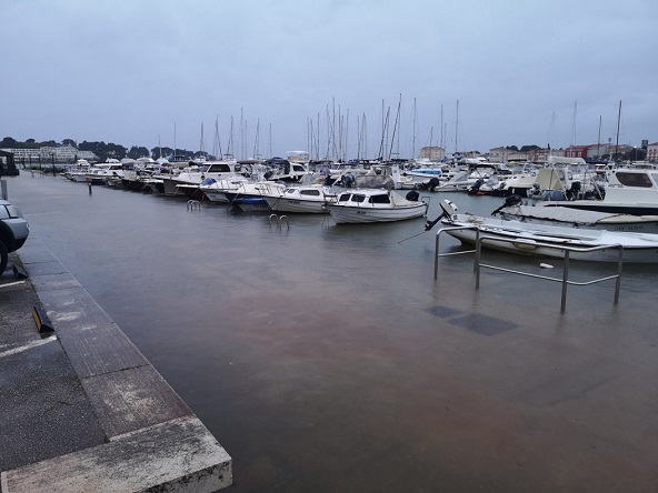 Poplavljena riva u Poreču - Foto Albert Mendica 22-11-2022