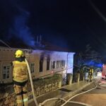 Foto Vatrogasci Poreč - Požar na staroj školi u Vrsaru