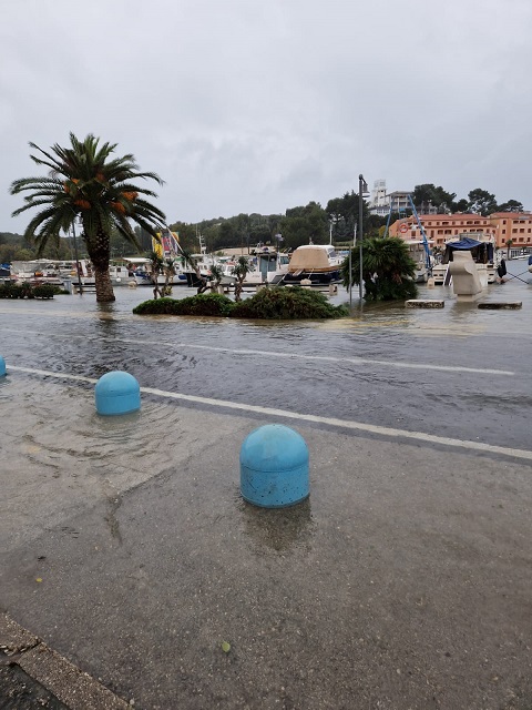 Poplavljena riva u Vrsaru - Foto Klara Trošt Lesić 22-11-2022