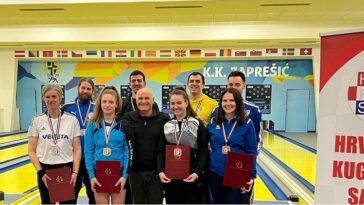 Nataša Ravnić prva s desna - Foto ŽKK Istra