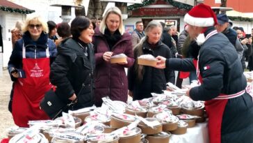 Foto Tanja Kocijančić - Badnjak u Poreču uz besplatan bakalar