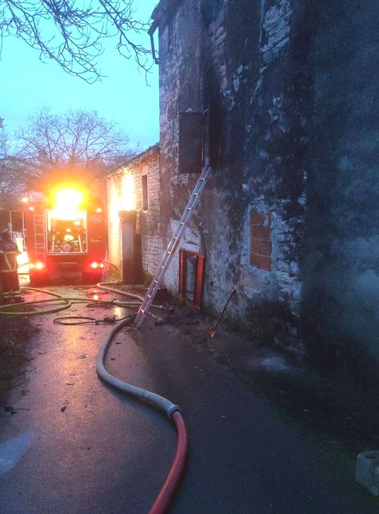 Požar kuće u Režancima - Foto Vatrogasci JVP Pula