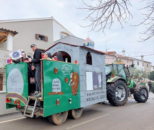 Maškarana povorka Nove Vasi u Červaru - Foto Grad Poreč