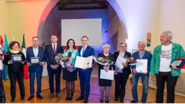 Foto Grad Poreč - Povelja 30. april 2022. dobitnici priznanja