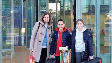 Foto OŠ Vladimira Nazora Vrsar - Učiteljica s učenicima na natjecanju