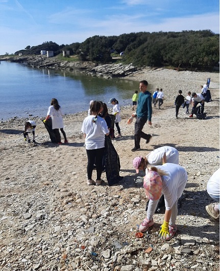 Najmlađi u Šišanu čistili plaže