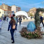 Foto Grad Poreč- Uskrsne dekoracije na Trgu slobode i sajam domaćih proizvoda