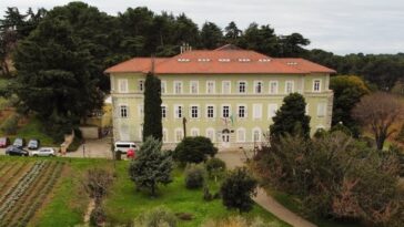 Foto Srednja škola Mate Balote Poreč