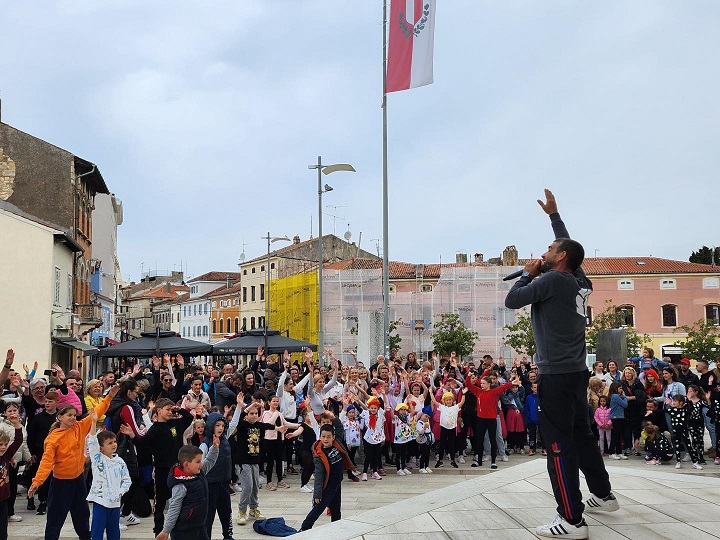 Foto USB Poreč - Plesn na Trgu slobode za Dan grada Poreča