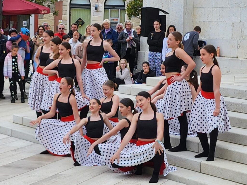 Foto USB Poreč - Plesn na Trgu slobode za Dan grada Poreča