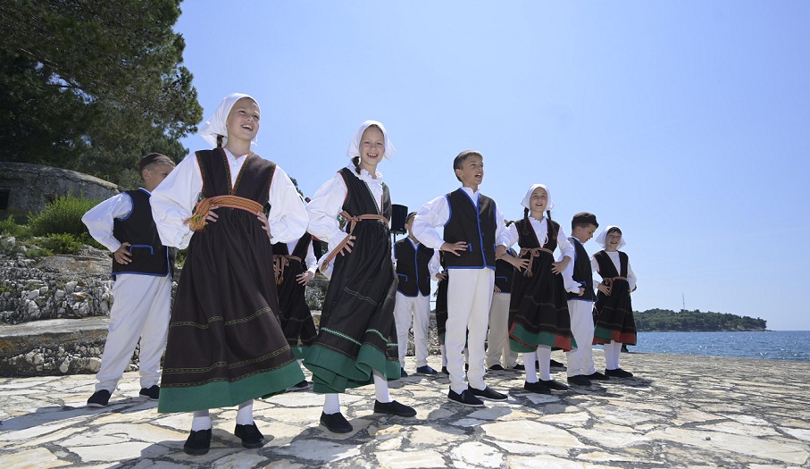 Dječji folklor OŠ Poreč - Foto Plava laguna PR