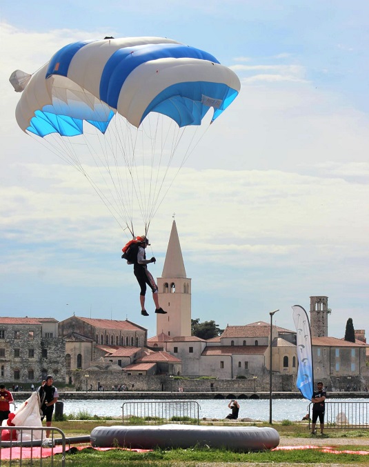 Foto Grad Poreč padobran