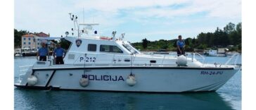Foto Policijska uprava istarska pomorska policija brod