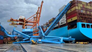 Rijeka - s broda koji je privezan za obalu, na terminal je pao dio dizalice s broda - Foto Ravnateljstvo civilne zaštite RH - MUP