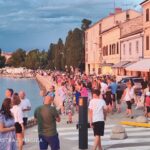 Turisti na Peškeri u Poreču - Foto Tanja Kocijančić - ljeto 2023.