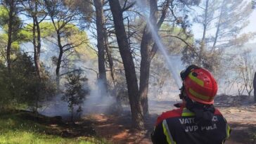 Foto Vatrogasci pula - Požar na Marsovom polju