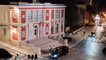 Foto Tanja Kocijančić - Narodni trg u Poreču - kazalište i sjedište Pučkog otvorenog učilišta