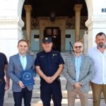 Načelnici Đulijano Petrović i Mladen Grgeta i gradonačelnik Loris Peršurić s predstavnicima porečke policije - Foto Grad Poreč