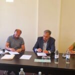Foto Općina Vrsar - Potpis ugovora između načelnika Geromette i direktora APN-a