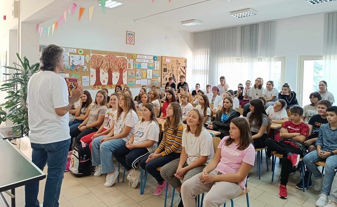 Foto Gradska knjižnica Poreč - DRuženje s književnikom Hrvojem Kovačevićem