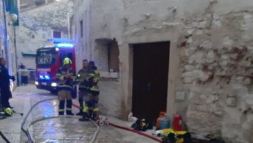 Foto Vatrogasci Poreč požar stari grad eugfrazijeva vatra