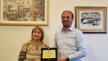 Elena Bosykh i načelnik Gerometta