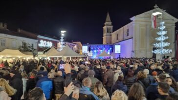 Doček na trgu u Poreču - Foto Tanja Kocijančić