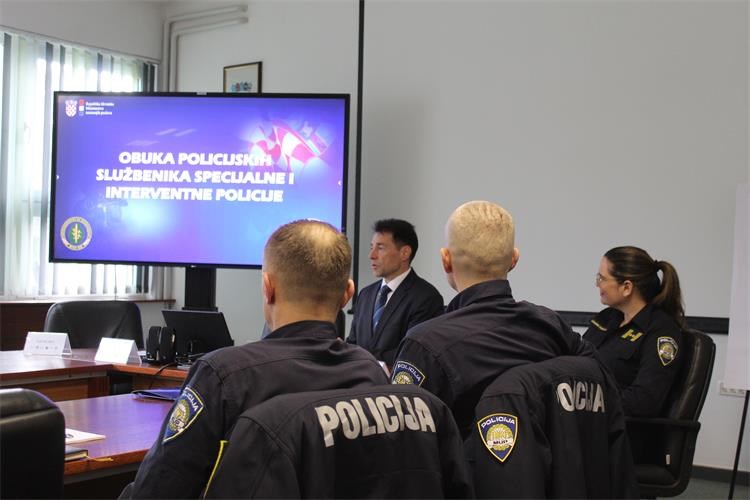 Foto: PU istarska policija interventna specijalna policija edukacija valbandon