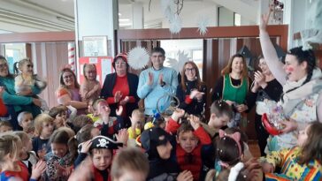 Foto Buje - gradonačelnik predao ključeve grada malim maškarama