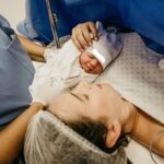 majka dijete porod ginekologija beba novorođenče