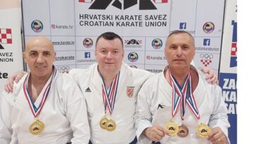 Amir Rešidović prvi s desna