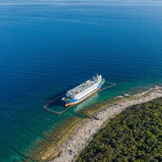 foto: Dado Strajinić @dronephotos_dado nasukani brod luka raša afrički tanzanija