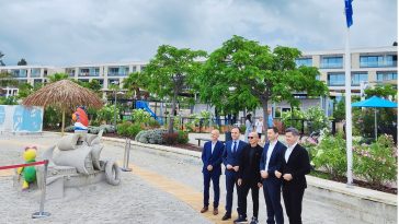 Foto Tanja Kocijančić - podizanje Plave zastave na svečanosti na plaži hotela Marea
