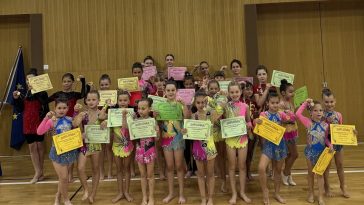 Foto Klub ritmičko sportske gimnastike Poreč na natjecanju u Vrsaru