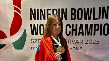 Nika Štetić - prva slijeva